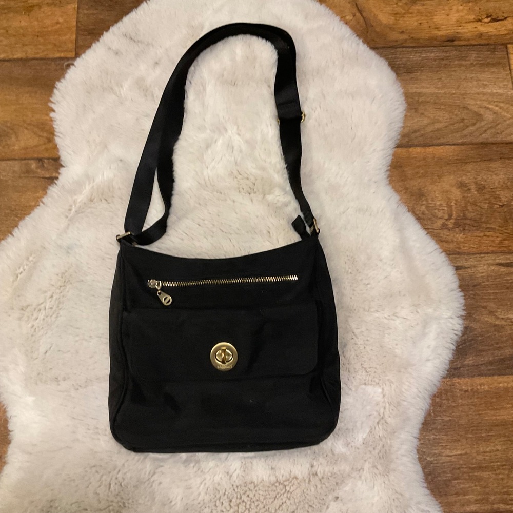 Baggallini Shoulder Bag Black Turn Buckle Front Top Zipper Purse